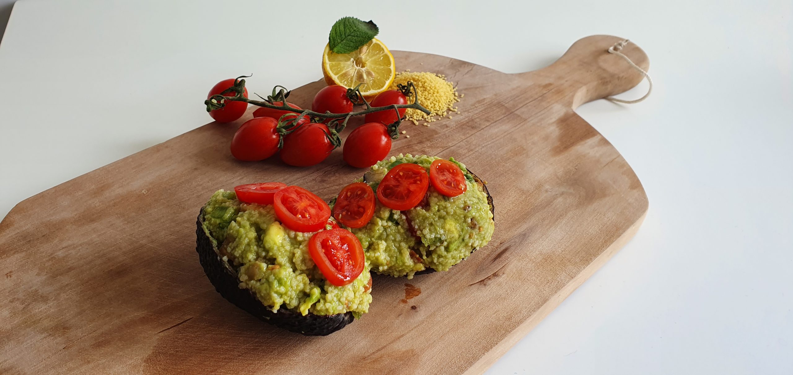 Aguacate relleno de cuscús
