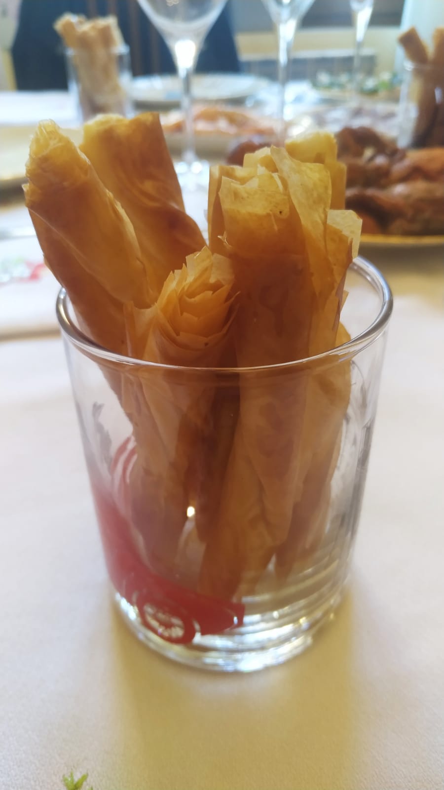 Tirabuzones crujientes con hierbas aromáticas