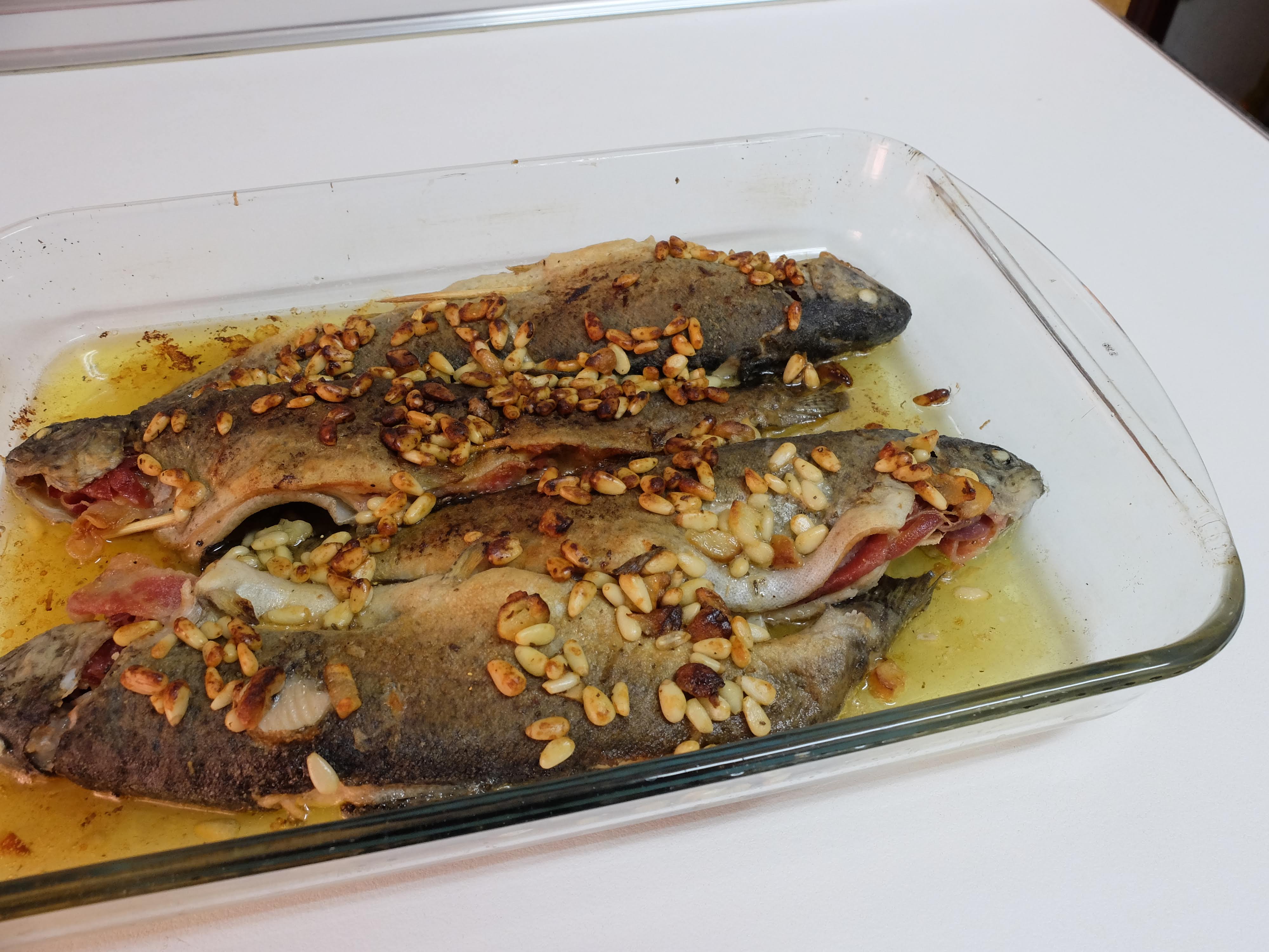 Truchas rellenas de jamón y bacon