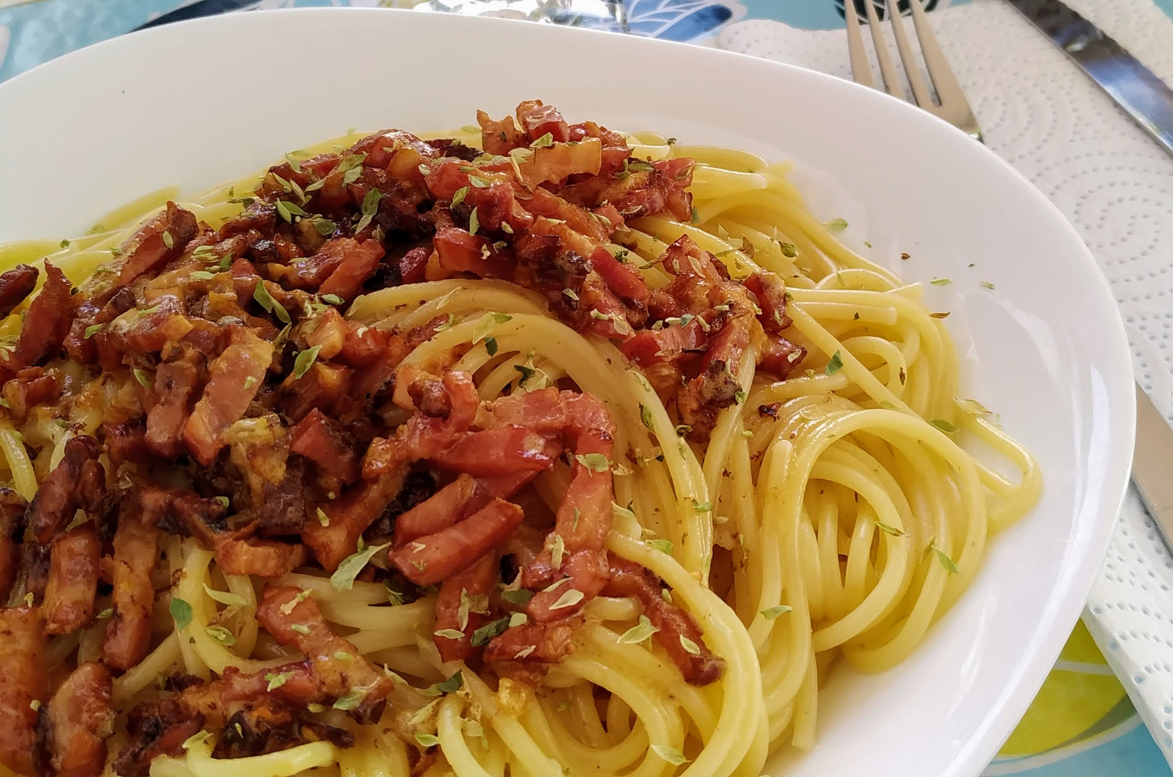 Espaguetis carbonara (con nata)
