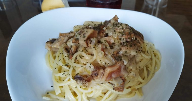 Níscalos en salsa con pasta