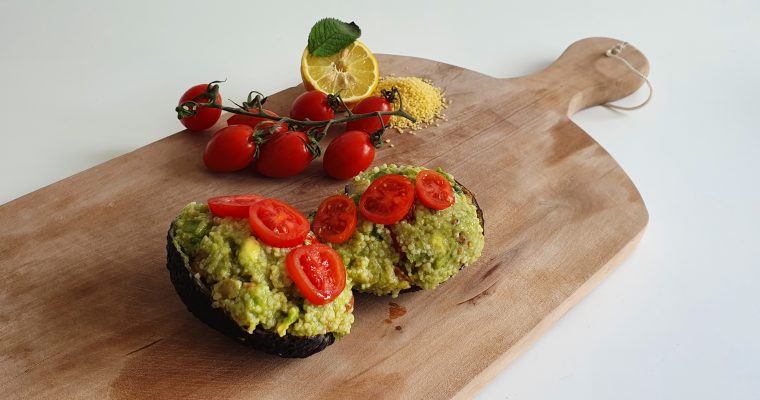 Aguacate relleno de cuscús