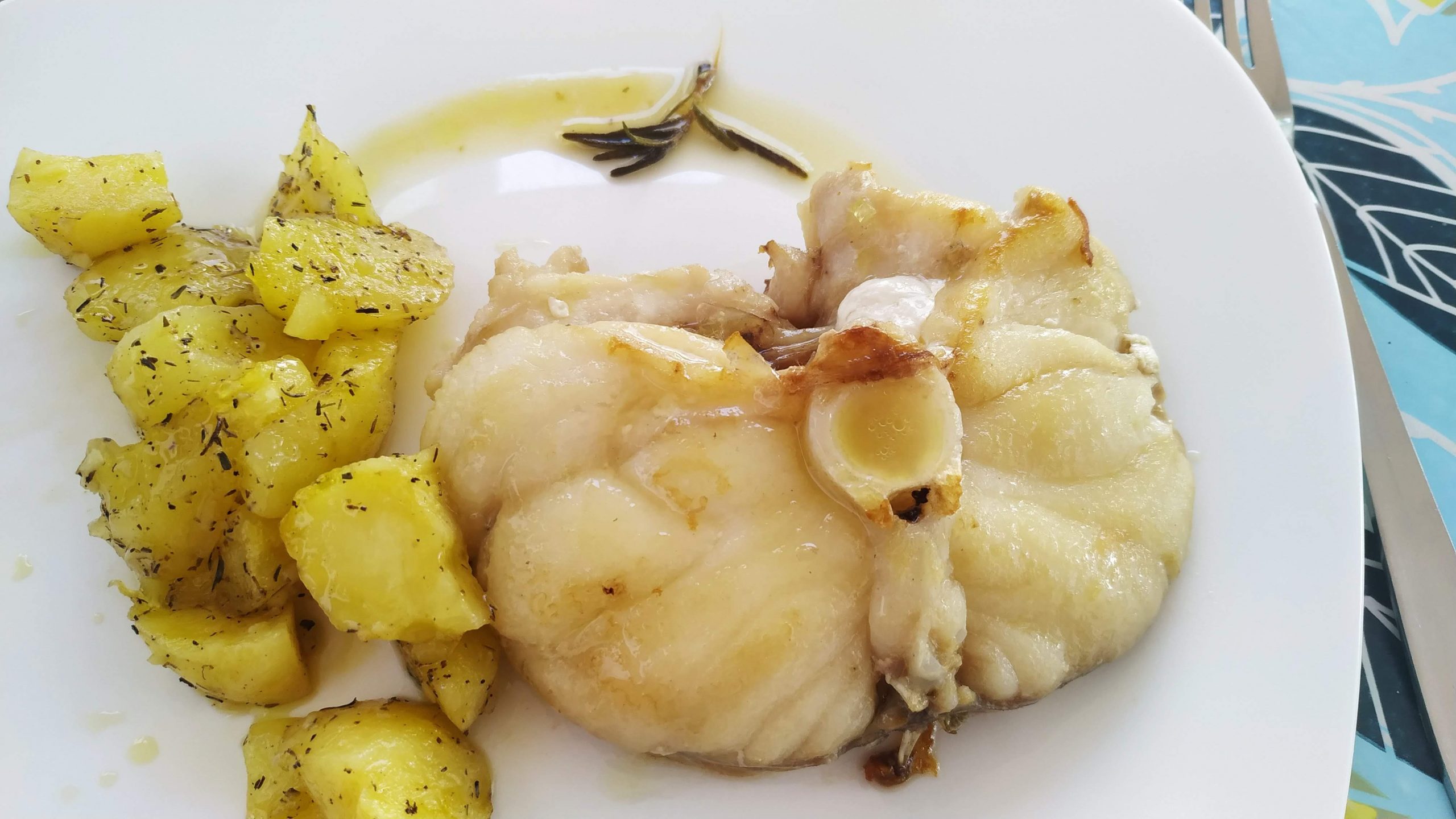 Rape a la plancha con tomillo y patatas