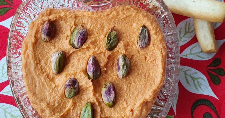 Hummus de pimiento del piquillo y pistachos