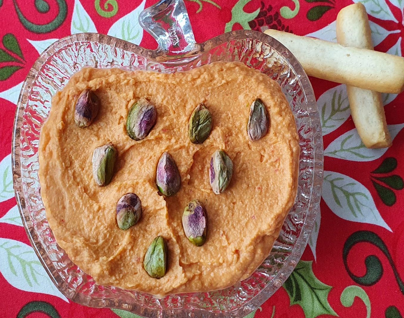 Hummus de pimiento del piquillo y pistachos