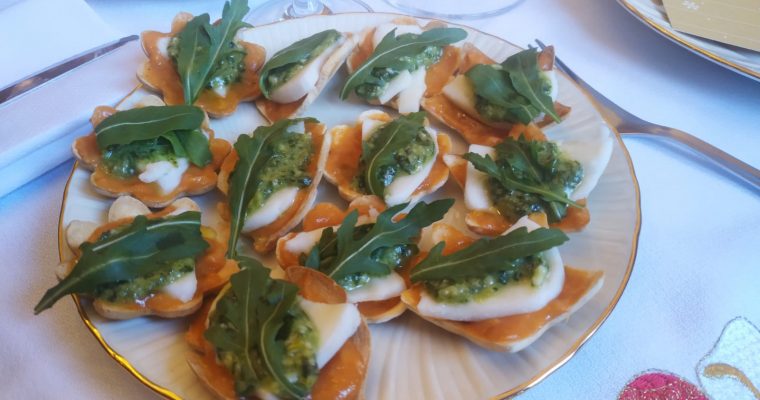 Tartaletas de tomate al pesto