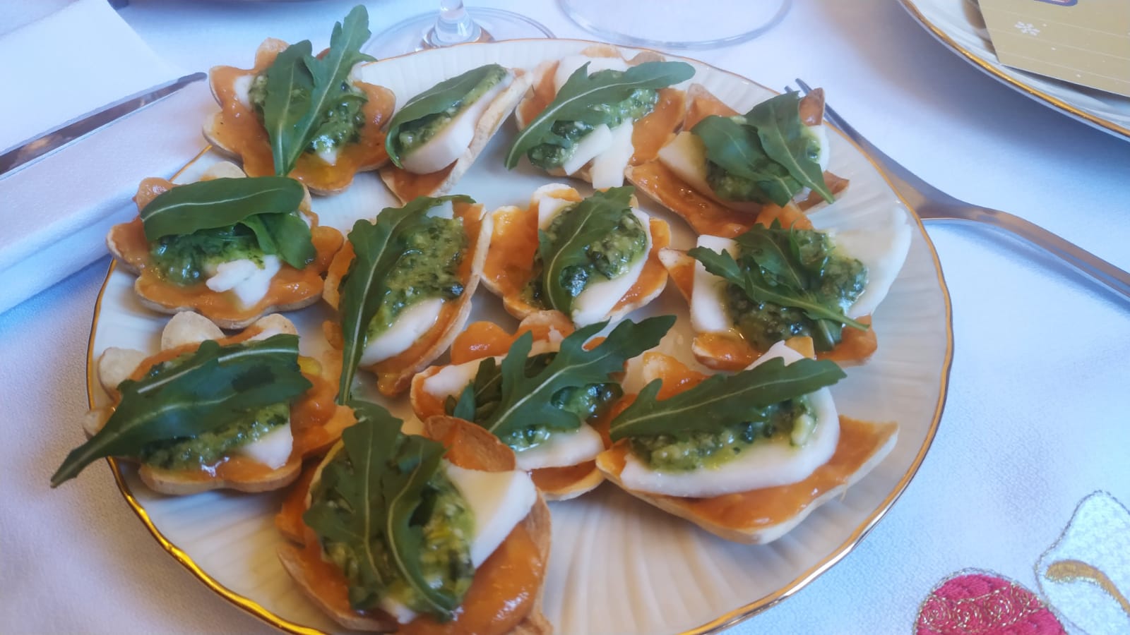 Tartaletas de tomate al pesto